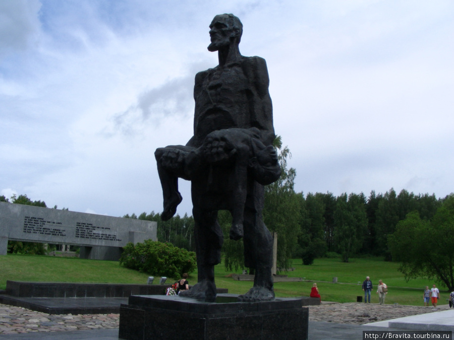 Скульптура Непокоренный Хатынь, Беларусь