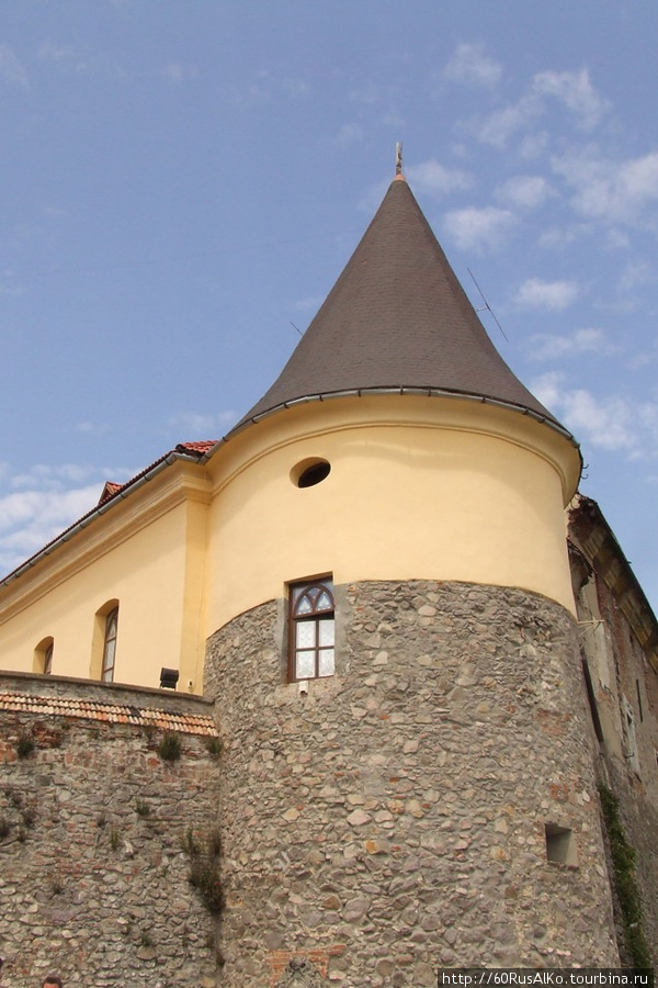 2008 Июль - Мукачево. Замок из бывшего техникума Мукачево, Украина