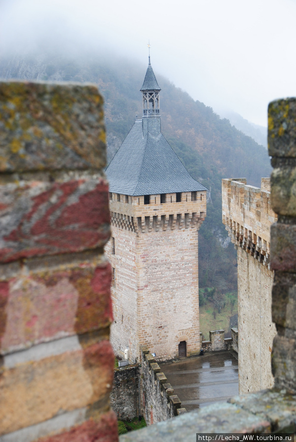 Самая старая башня 10 века Фуа, Франция