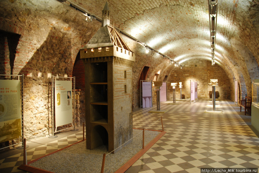 Музей и макет старой башни Фуа, Франция