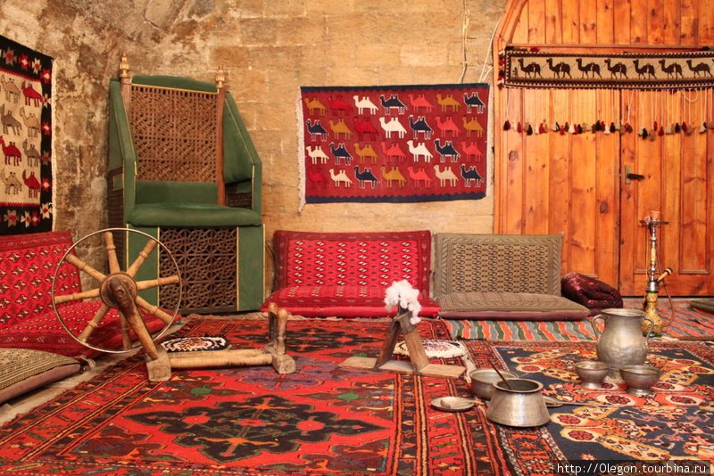 Экспонаты в музее дворца Ширваншахов Баку, Азербайджан