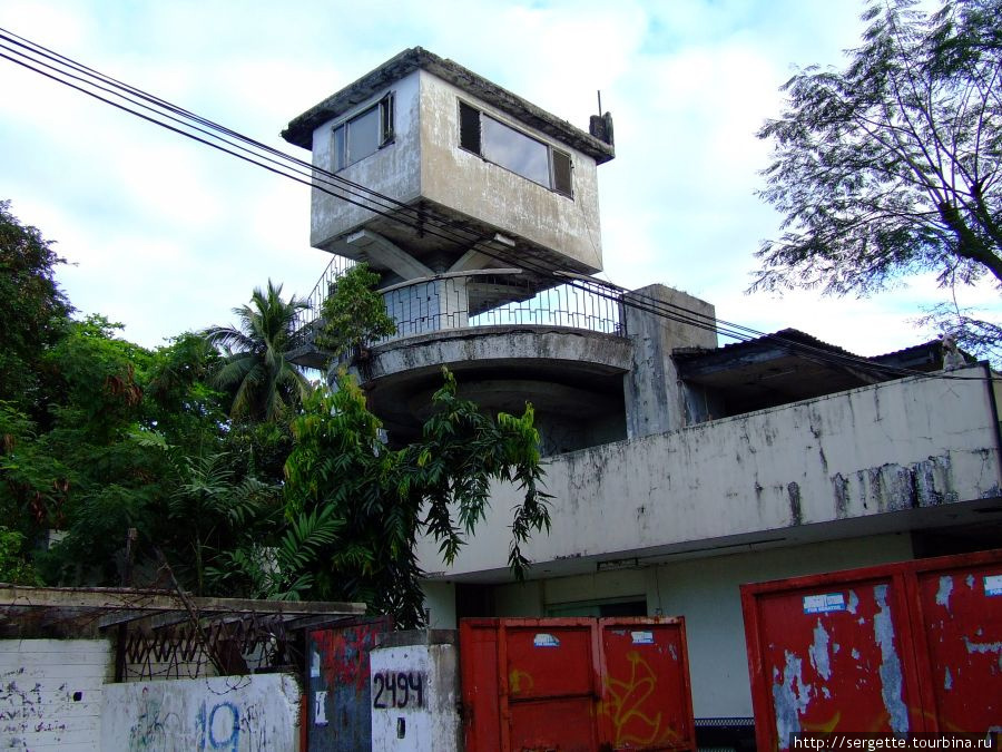 Чудаки филиппинцы сами себе машины клепают и дома как скворечники строят Манила, Филиппины