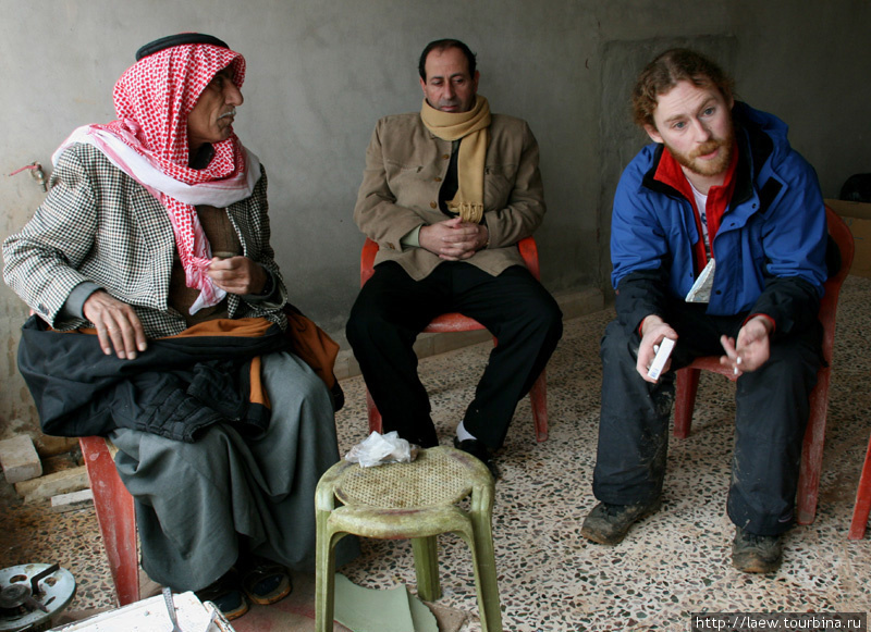 Пока мужчины обсуждали серьезные мировые вопросы, Саракеб, Сирия