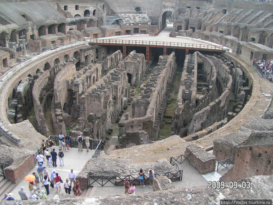 Развалины производят тягостное впечатление Рим, Италия