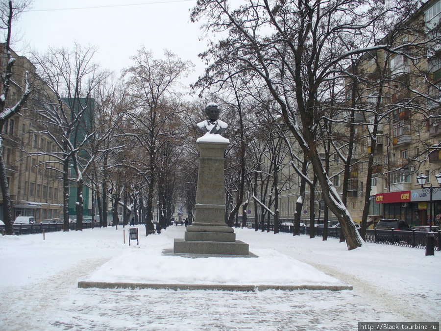 Сквер на площади Поэзии Харьков, Украина