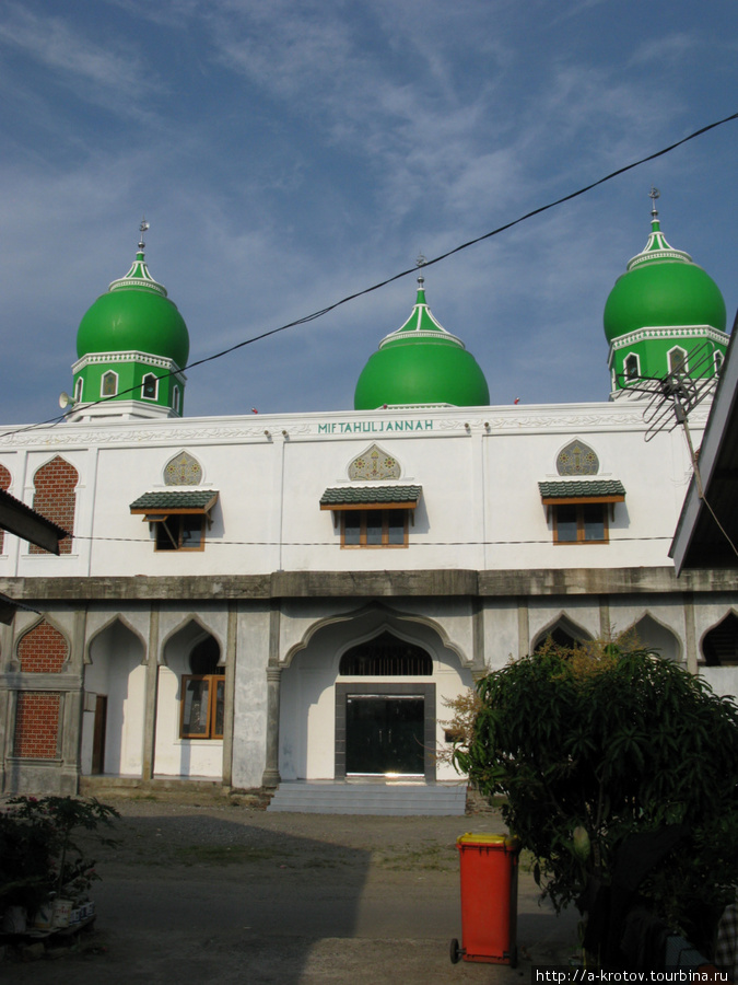 Мечетей здесь много. Банда-Ачех, Индонезия