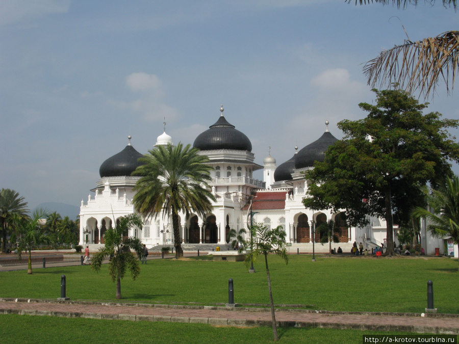 Главмечеть (мечеть Байтурахман) Банда-Ачех, Индонезия