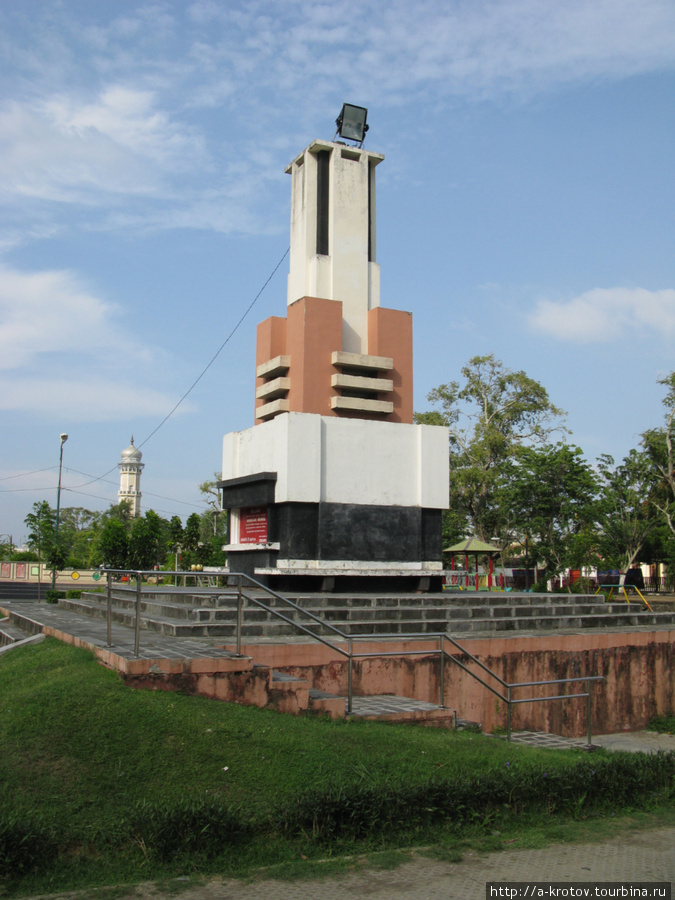 Памятник свободе (от колониализма) Банда-Ачех, Индонезия