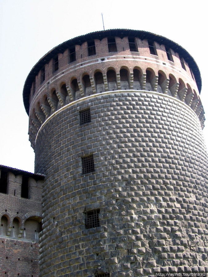 Одна из башен замка Италия
