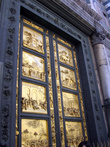 Восточные ворота являются самыми известными. Они были созданы в 1425 – 1452 годах.  Это творение Гиберти было высоко оценено Микеланджело (через 50 лет после создания) и названо им Вратами рая. В настоящее время панели Врат рая заменены на копии, а оригинальные панели находятся в музее Дуомо.
Копия этих ворот была установлена на северном входе в Казанский собор в Санкт-Петербурге.