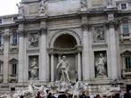 Фонтан Треви — одна из известных достопримечательностей Рима.