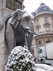 Fontaine des Elephants на Бульваре De la Colonne