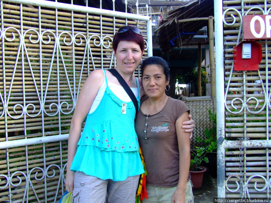 Орин проводила до ворот и поймала для нас трайсикл Эль-Нидо, остров Палаван, Филиппины