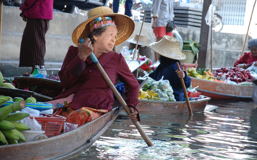 Кинематографичный плавучий рынок Damnoen Saduak Дамноен Садуак (плавучий рынок), Таиланд