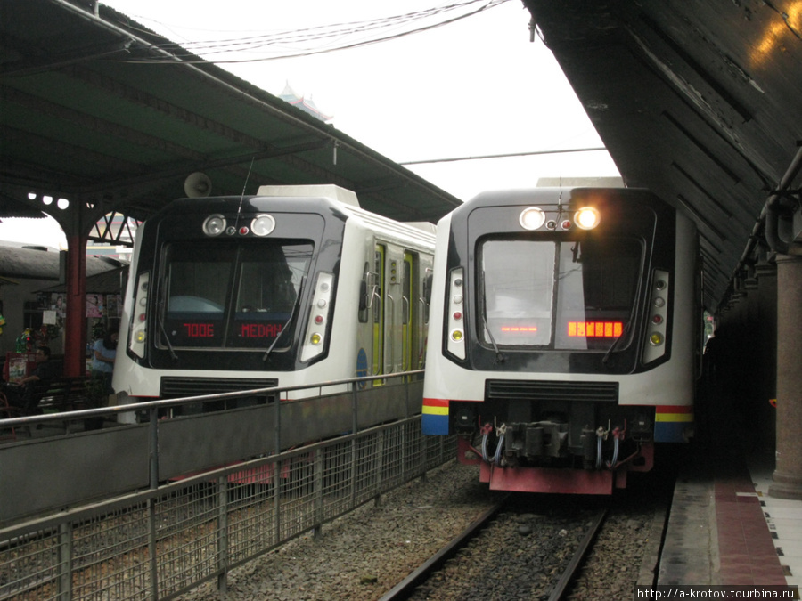Поезда = индонезийского производства Медан, Индонезия