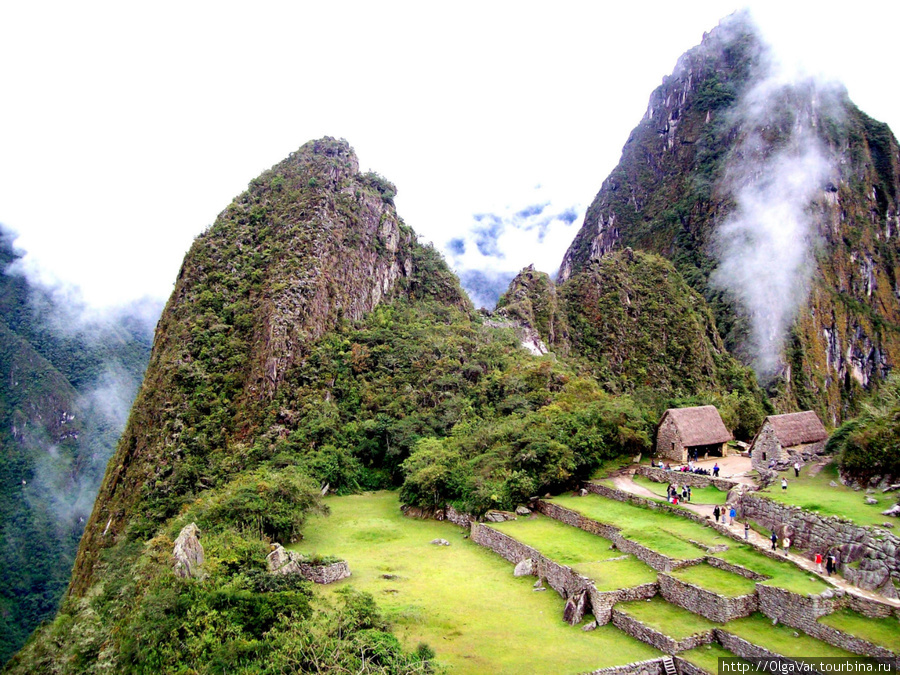 Знаменитое плато у основания двух вершин Мачу-Пикчу, Перу