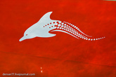 Видел на фоне этого знака настоящих дельфинов но сфотографировать не успел. На мой взгляд довольно удачный дизайн логотипа.