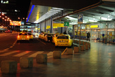 Подъезд к первому терминалу, обслуживающему полеты за пределы Шенгена