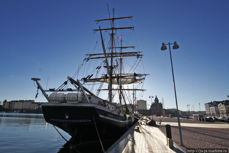 Корабли и солнце в Хельсинки Хельсинки, Финляндия