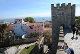 Cо стен и башен открываются роскошные виды на все части Лиссабона