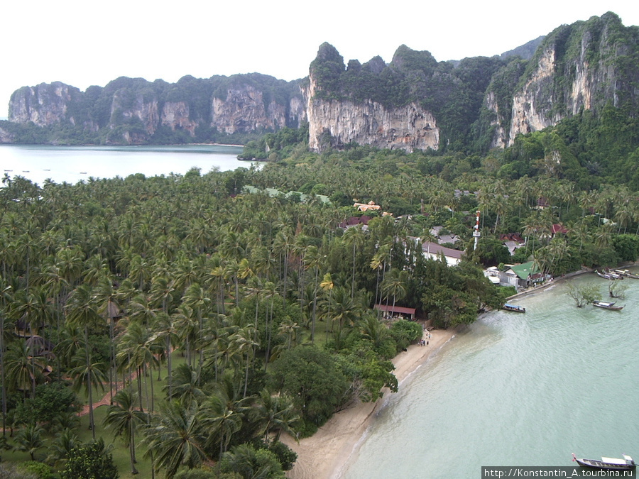 Вид с обзорной точки  на полуостров с пляжами на Реалии Вэст и Реалии Ист -2 Краби, Таиланд