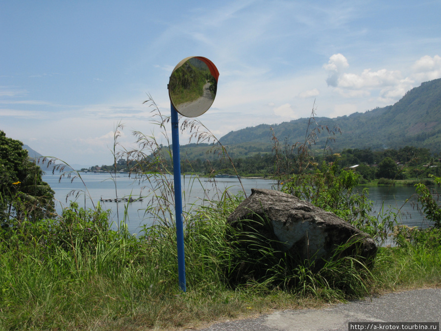 Тук-Тук — туристический городок на озере Тоба Остров Самосир, Индонезия