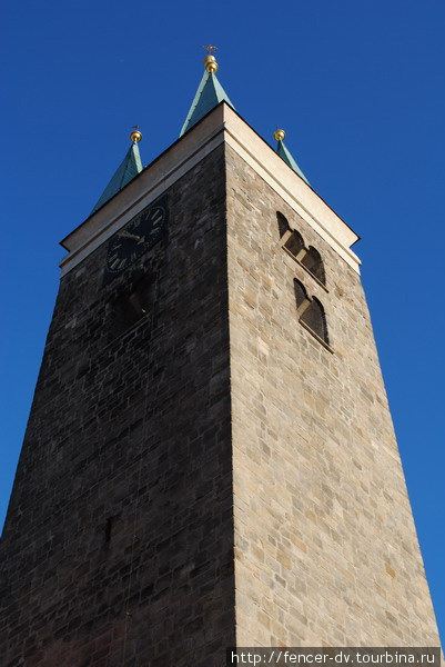 С этой башни наверняка открывается изумительный вид на город, но осенью она закрыта Телч, Чехия