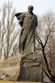 Тарас Шевченко — памятник у гостиницы Украина