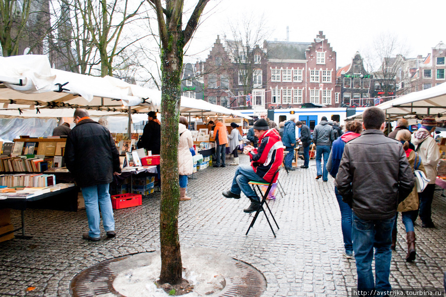 Люди на улицах Амстердама Амстердам, Нидерланды