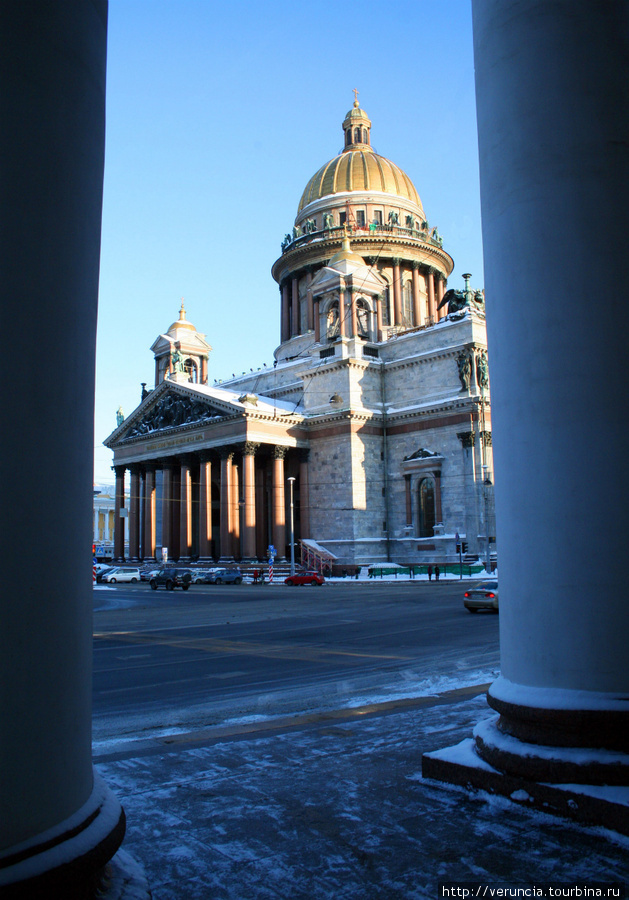 На момент написания романа «Евгений Онегин» Исаакиевский собор только начал строиться. Санкт-Петербург, Россия