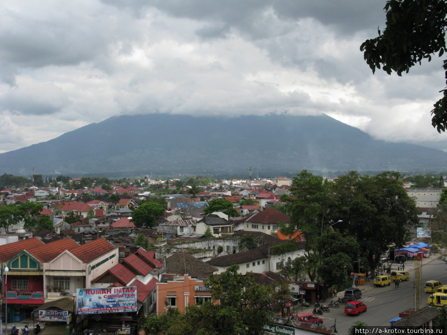 Город Букитинги, солнечный и вкусный Букиттинги, Индонезия