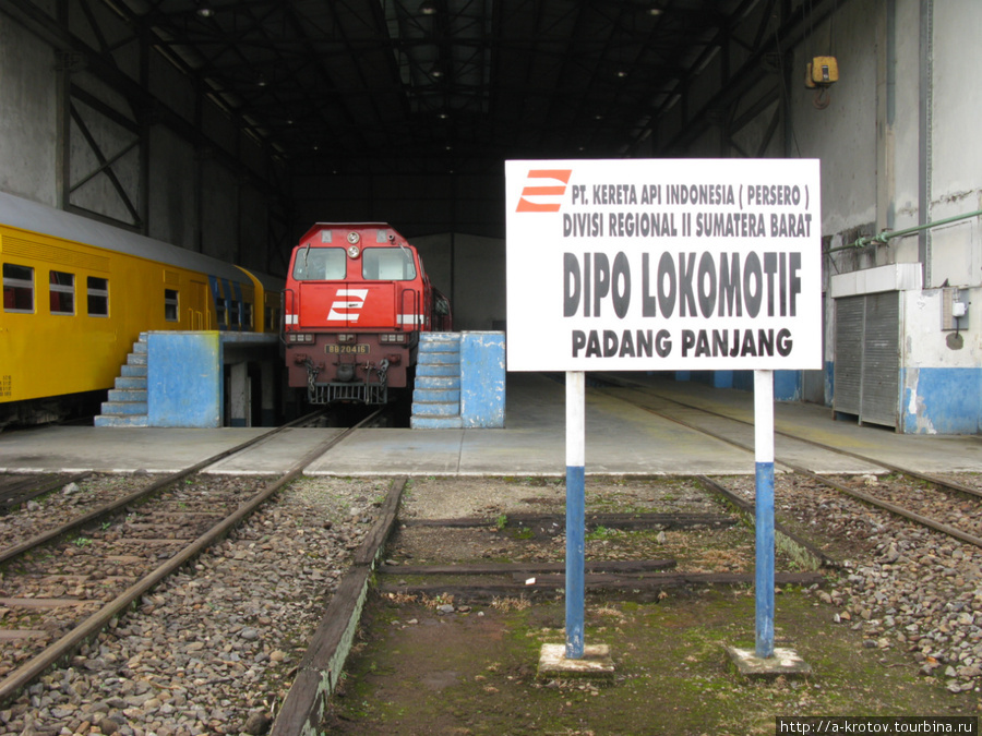 Локомотивное депо Паданг-Паджанга Паданг, Индонезия