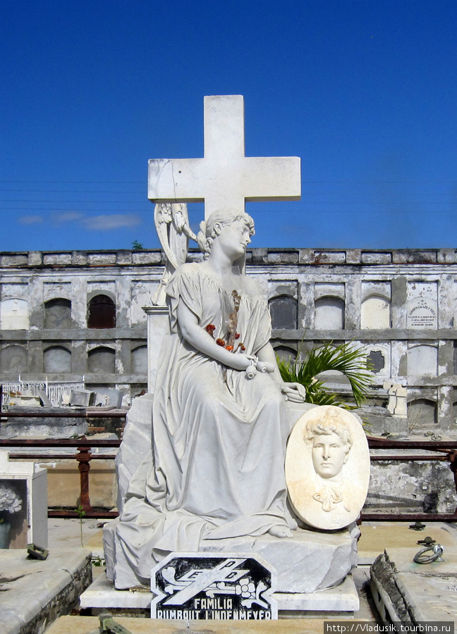 Кладбище Ла Рейна. Знаменитая Спящая красавица. Сьенфуэгос, Куба