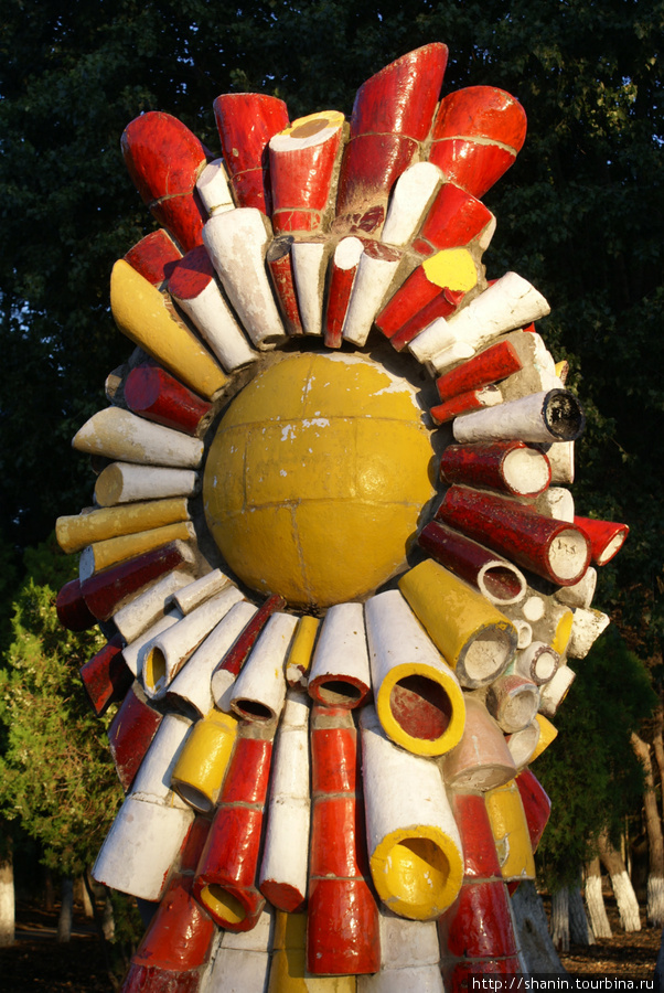 Абстрактная скульптура — Приветствие солнцу Анапа, Россия