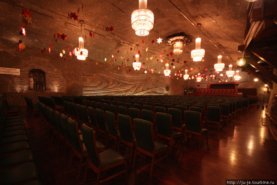 Кроме часовен и музеев в шахтах есть вполне себе гламурные объекты: например, вот такой концертный зал. Величка, Польша