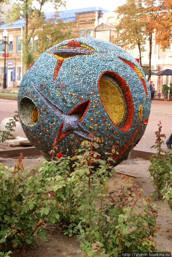 Скульптура в центре Ейска Ейск, Россия