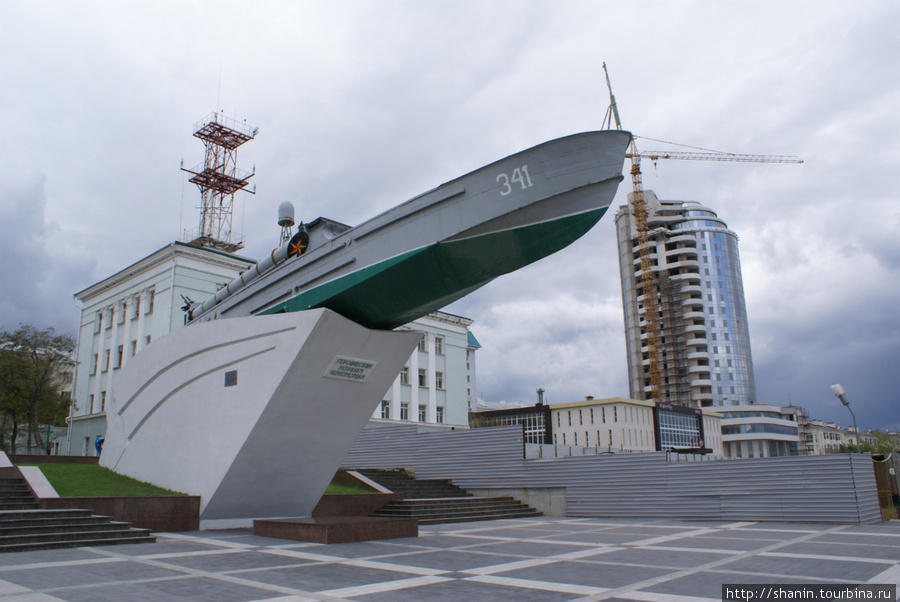 Торпедный катер на набережной в Новороссийске Новороссийск, Россия