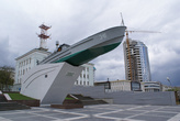 Торпедный катер на набережной в Новороссийске