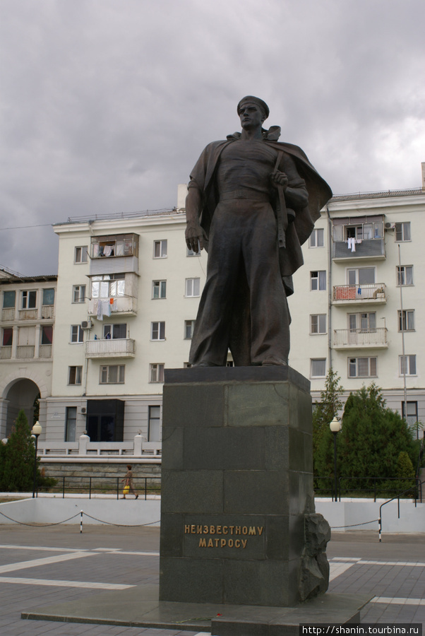 Памятник Неизвестному матросу в Новороссийске Новороссийск, Россия