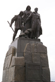 Памятник морякам — экипажу сейнера Уруп в Новороссийске