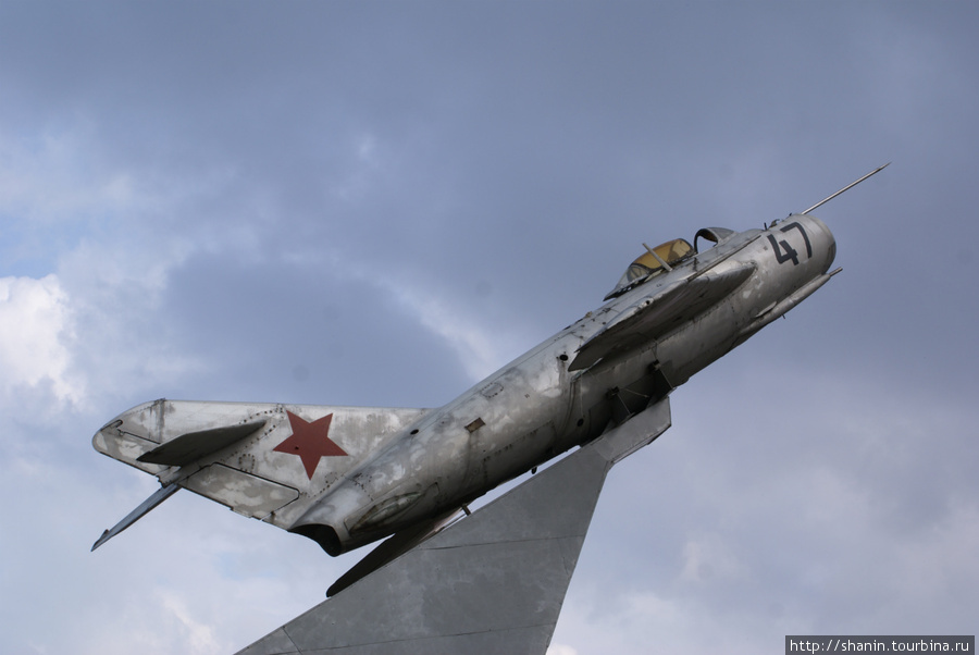 Самолет Миг-15 на окраине Тамани Тамань, Россия