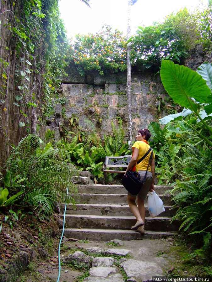 Лестница наверх форта Пуэрто-Принсеса, остров Палаван, Филиппины