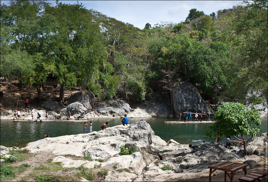 Тут  же можно прекрасно искупаться в реке Кабанатуан, Филиппины