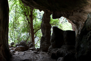 На входе в пещеру