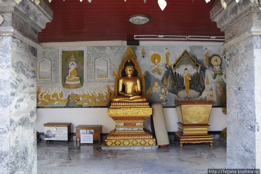 Ват Пхра Тхат Дой Сутхеп и лестница Нагов. Чиангмай, Таиланд