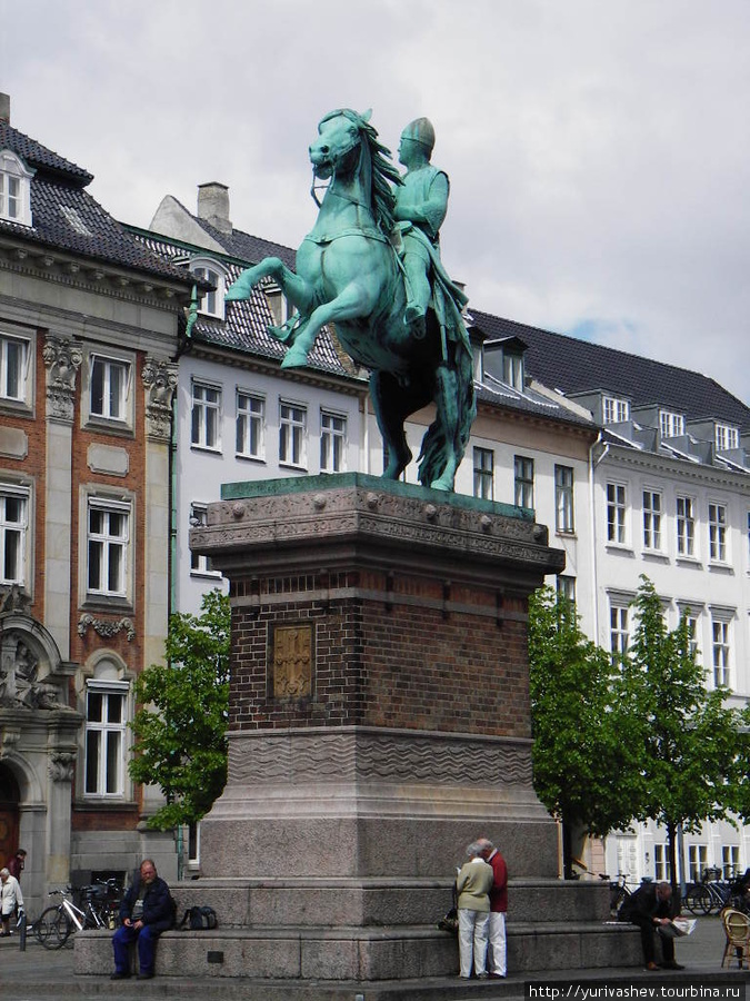 Копенгаген, памятник епископу Абсалону Дания