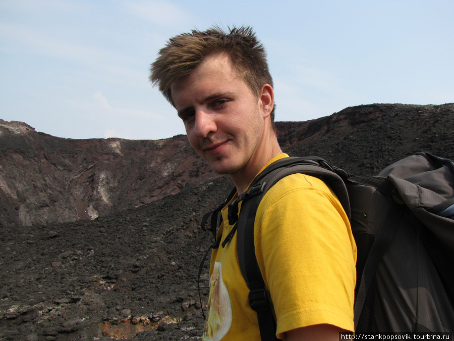 Саша Павлов, тот самый человек, с которым мы всё это смотрели, который устраивал эти походы Толбачинский дол (вулкан Острый Толбачик 3682м), Россия