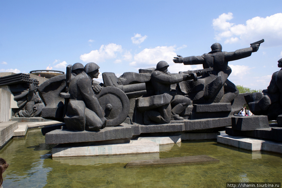 Мемориальный комплекс у монумента Родина-мать в Киеве Киев, Украина