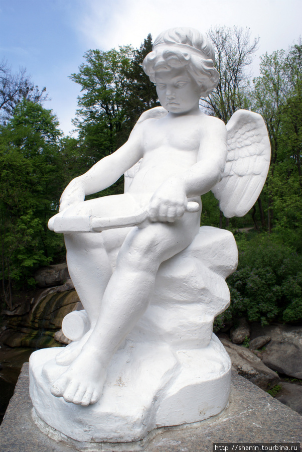 Ангел в Софийском парке Умань, Украина