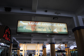 В названиях практически всех магазинов и кафе есть слово Сафари